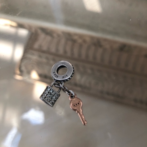 Pandora pad lock and key - Picture 4 of 5